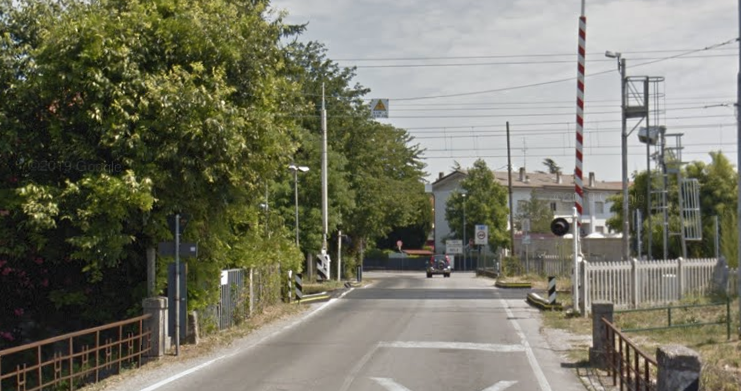 Immagine per Lunghe attese e traffico bloccato, la proposta per superare i passaggi a livello di Monfalcone e Ronchi